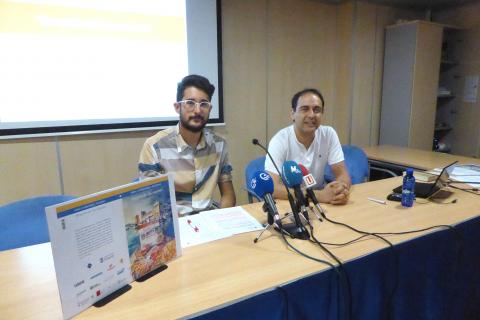 El regidor Marc Albella amb l'escriptor Ivan Carbonell