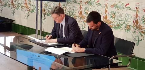 Signatura del conveni feder entre Guillem Alsina i el president Ximo Puig