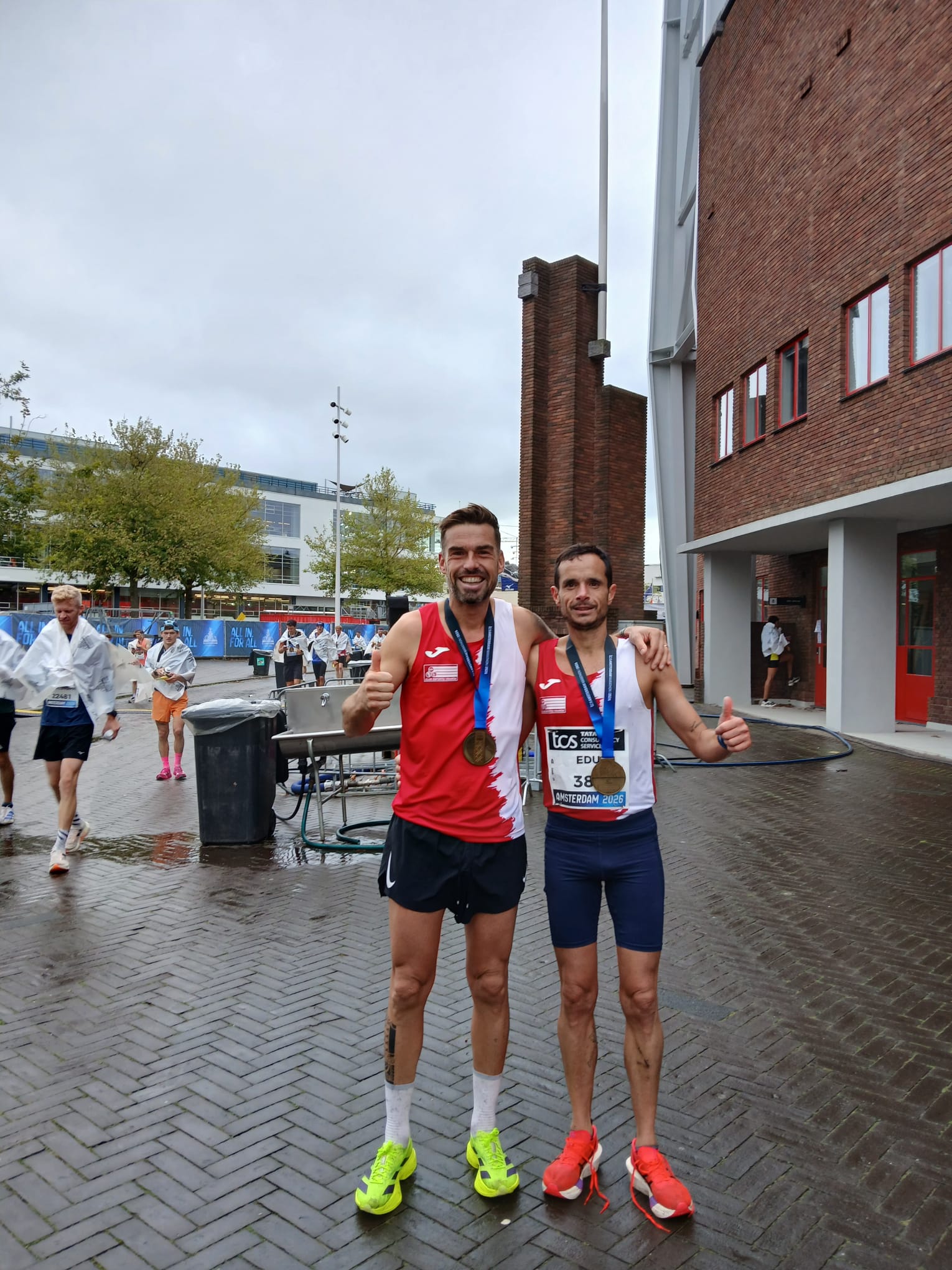Vinaròs celebrates athletes Edu Pla and Jahvé Fernández for achievements at Amsterdam marathon 2026