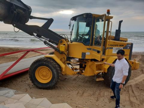 Obres i Serveis posa en marxa feines de reparació del litoral vinarossenc