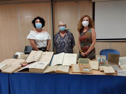 La Biblioteca Municipal rep una donació de la vinarossenca Rosario Alfonso