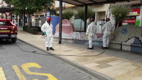 Els bombers realitzen tasques de desinfecció a Vinaròs