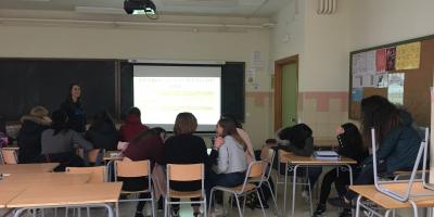 La UPCCA imparte un taller de prevención de drogodependencias en el IES Vilaplana