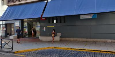 Sanidad instala un toldo al exterior del ambulatorio